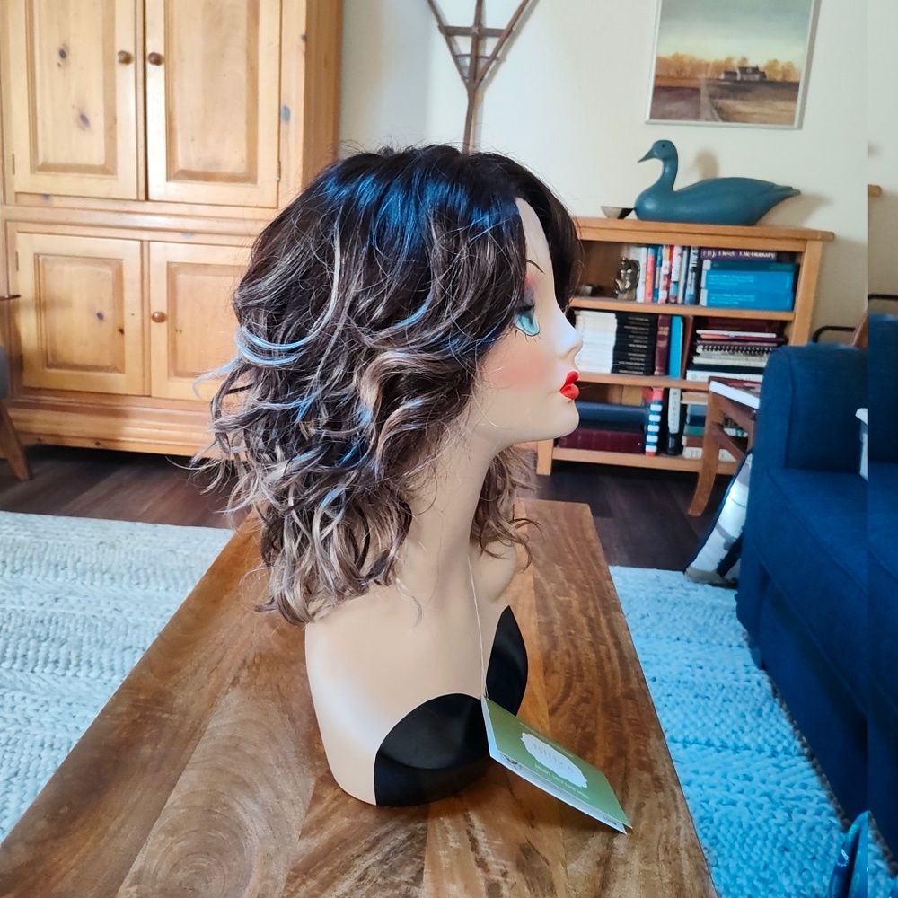 NWT Estetica FINN wig in Color Americano. Lace Front Wig NEW.  Balayage NEW Wig
